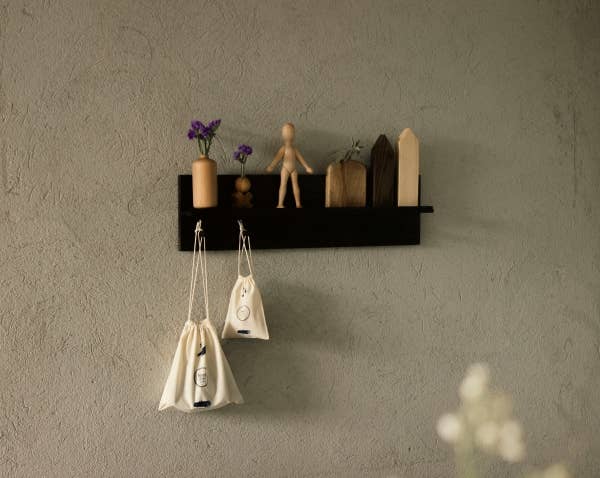 SHELF NO.06 with pegs