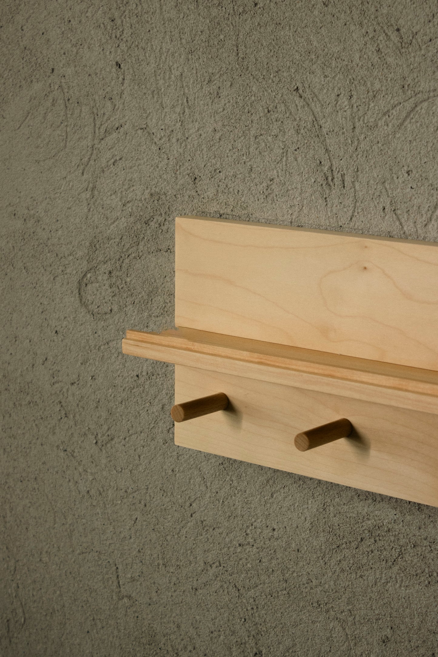 SHELF NO.06 with pegs