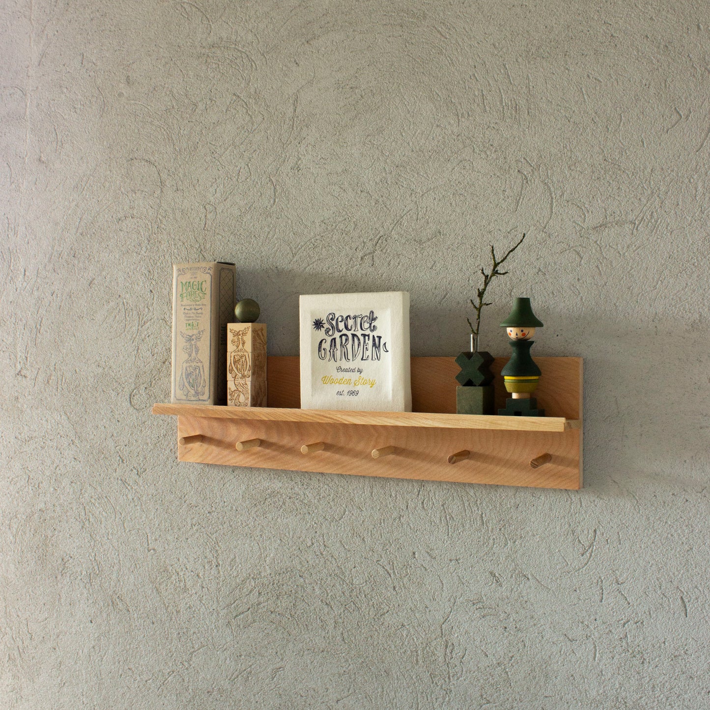 SHELF NO.06 with pegs